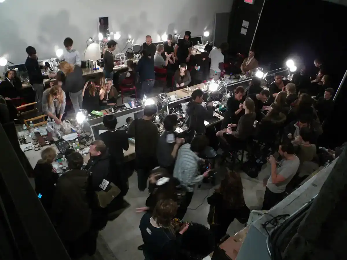 Backstage: Hairstyling & Make-up — New York Fashion Week — Wikimedia Commons